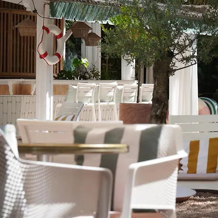 Отель De Londres