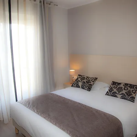 فندق دي لوندريه 3*