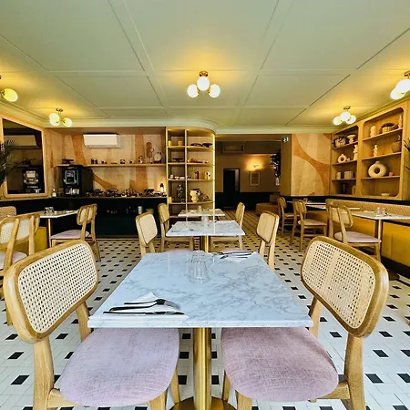 فندق دي لوندريه مينتون